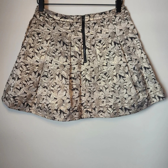 Lovers + Friends | Jacquard Metallic Gold Floral Mini Skirt - Size S - Picture 5 of 13